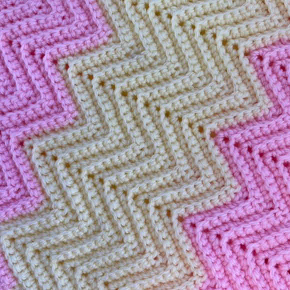 Crochet Baby Blanket Pink & Yellow - Like New Condition - Picture 5 of 6